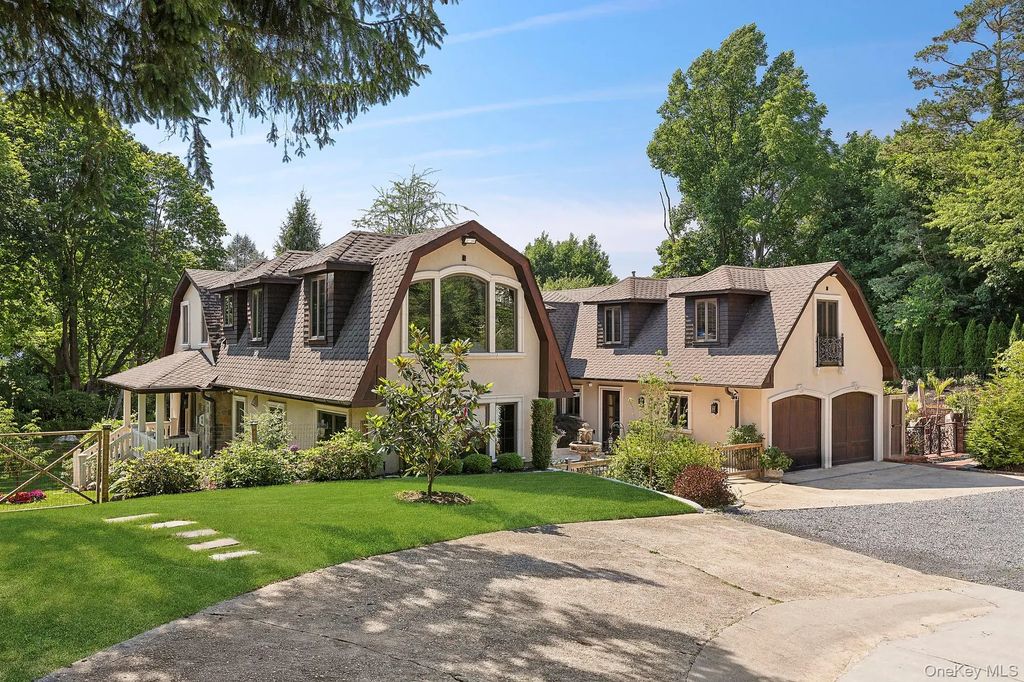 91 Crescent Beach Road, Glen Cove