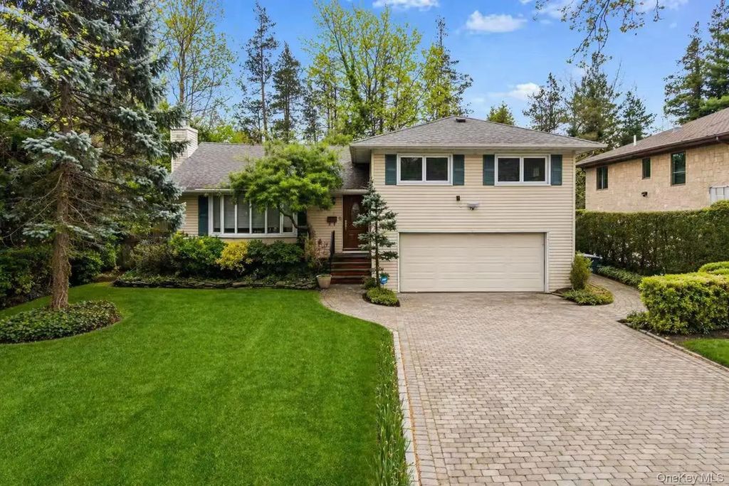 35 Hilldale Road, Albertson