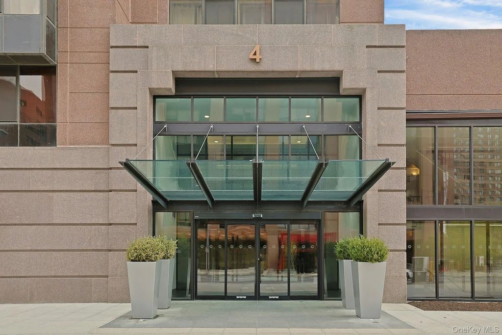 4 Martine # 421, White Plains