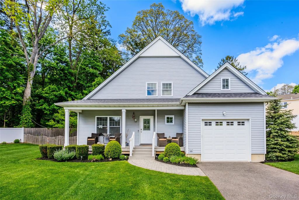 3 Clear Creek Court, Huntington Station