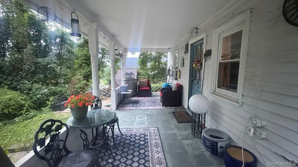 1673 Northern Boulevard, Roslyn