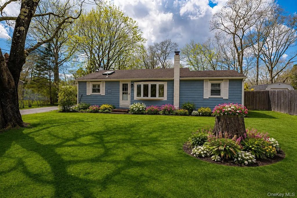 6 Longview Drive, East Quogue
