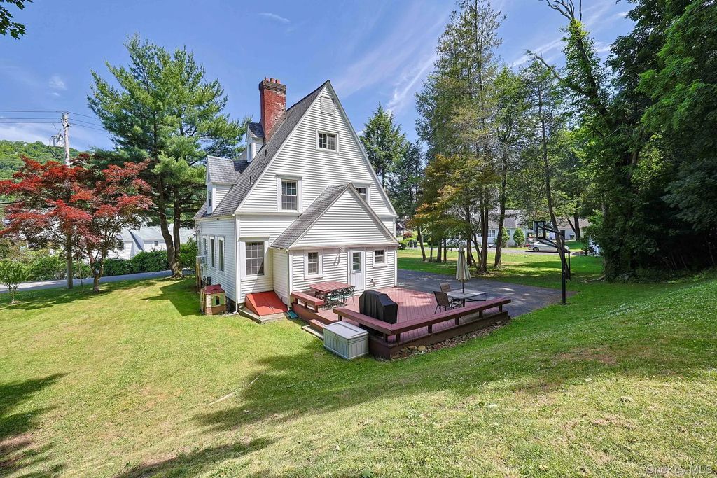 9 Library Road, Tuxedo Park