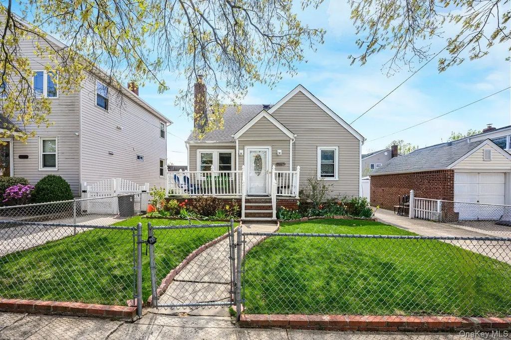 1031 Theodora Street, Franklin Square