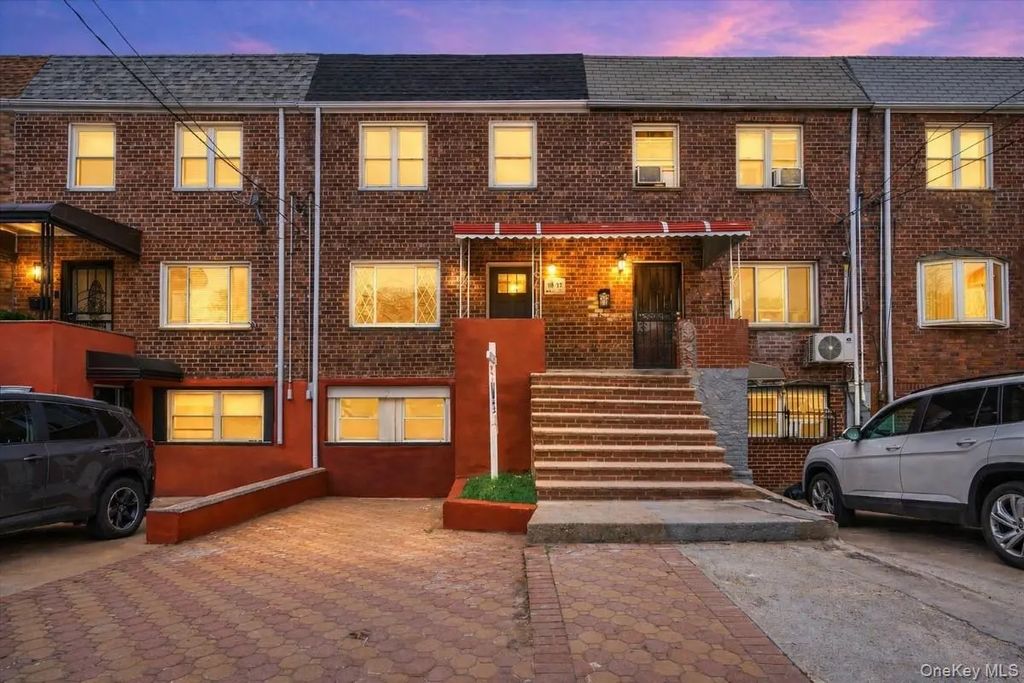 186-01 Henderson Avenue, Hollis