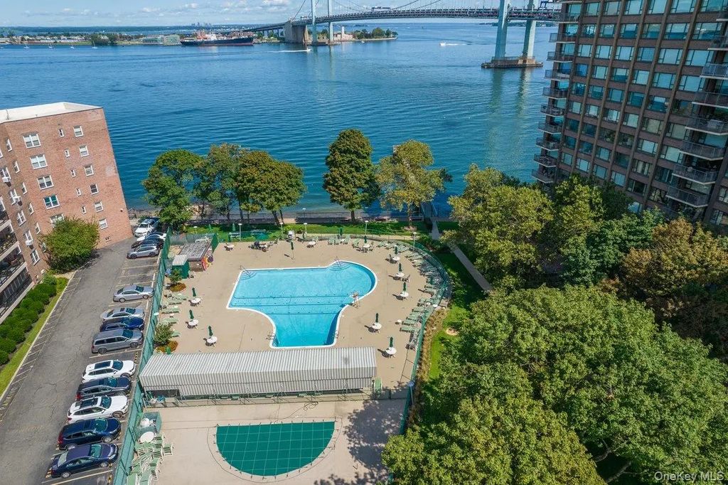 166-25 Powells Cove Boulevard # 15d, Beechhurst