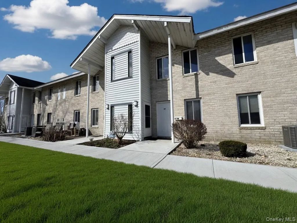 8 Redwood Court # 8, Coram