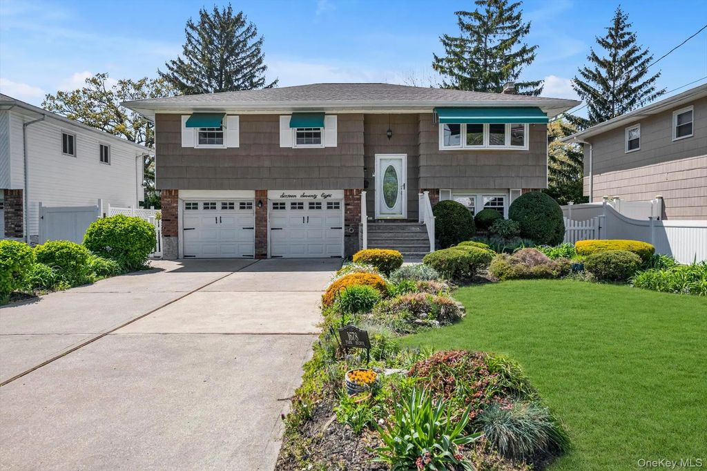 1678 Park Avenue, Merrick