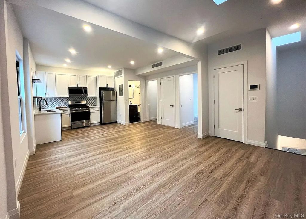 4112 20th Avenue, Astoria