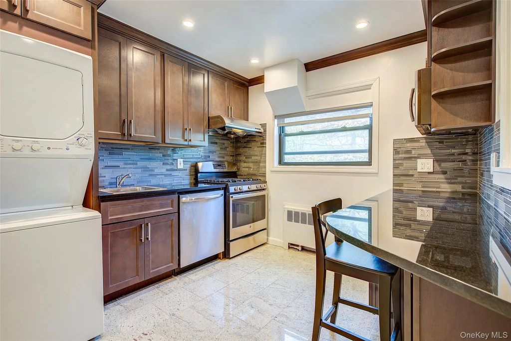 7401 220th Street # 132b2, Oakland Gardens