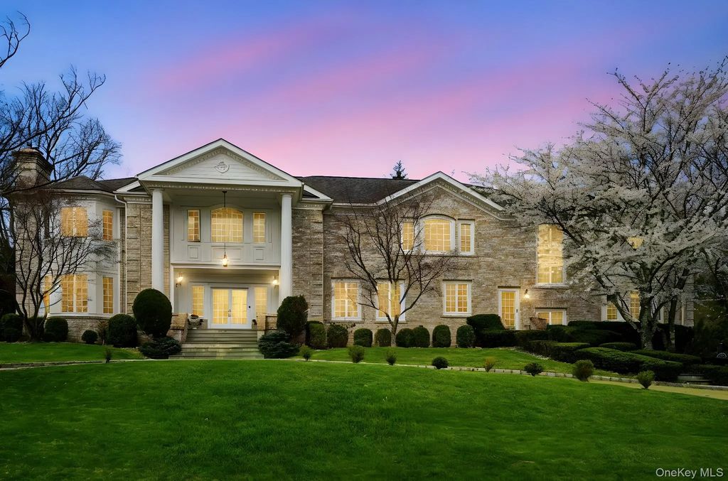 2 Coventry Court, Larchmont