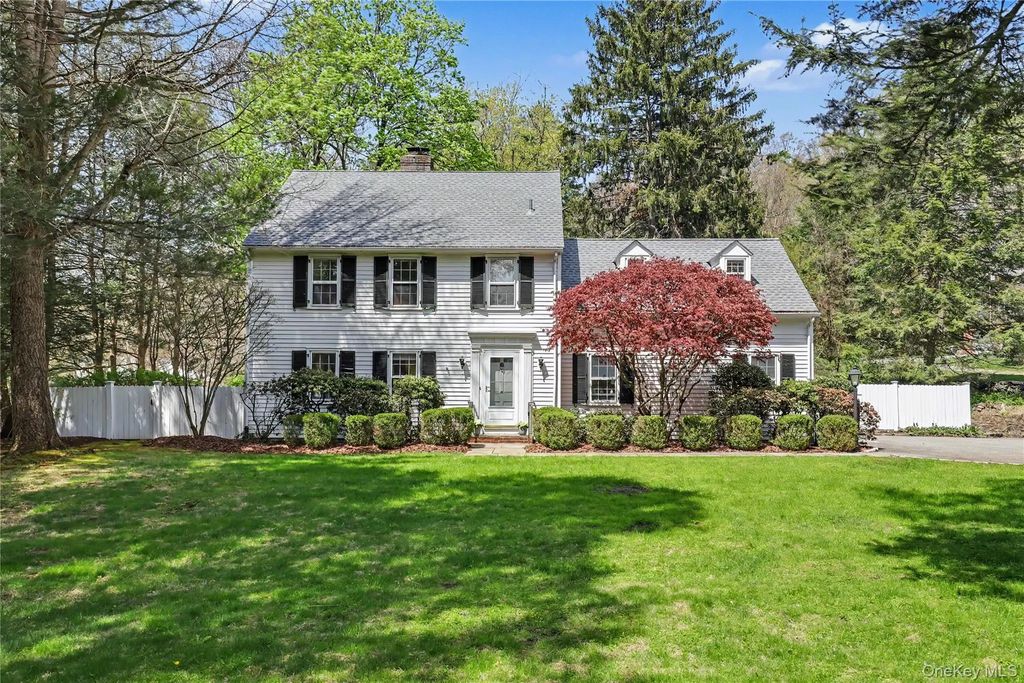 576 Old Post Road, Bedford