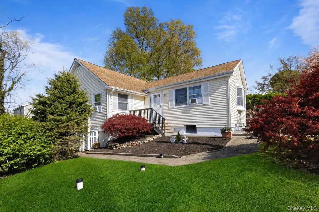 11 Daisy Drive, Mahopac