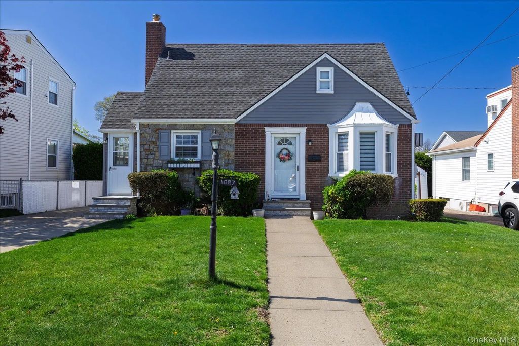 1027 Van Buren Avenue, Franklin Square