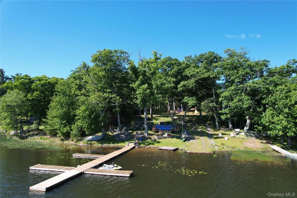 131 Highland Lake Road, Highland Lake