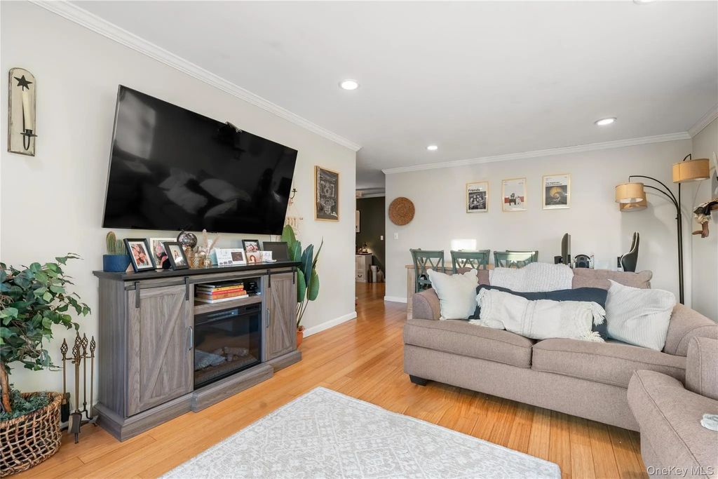 90 Park Avenue S # B6, Rockville Centre