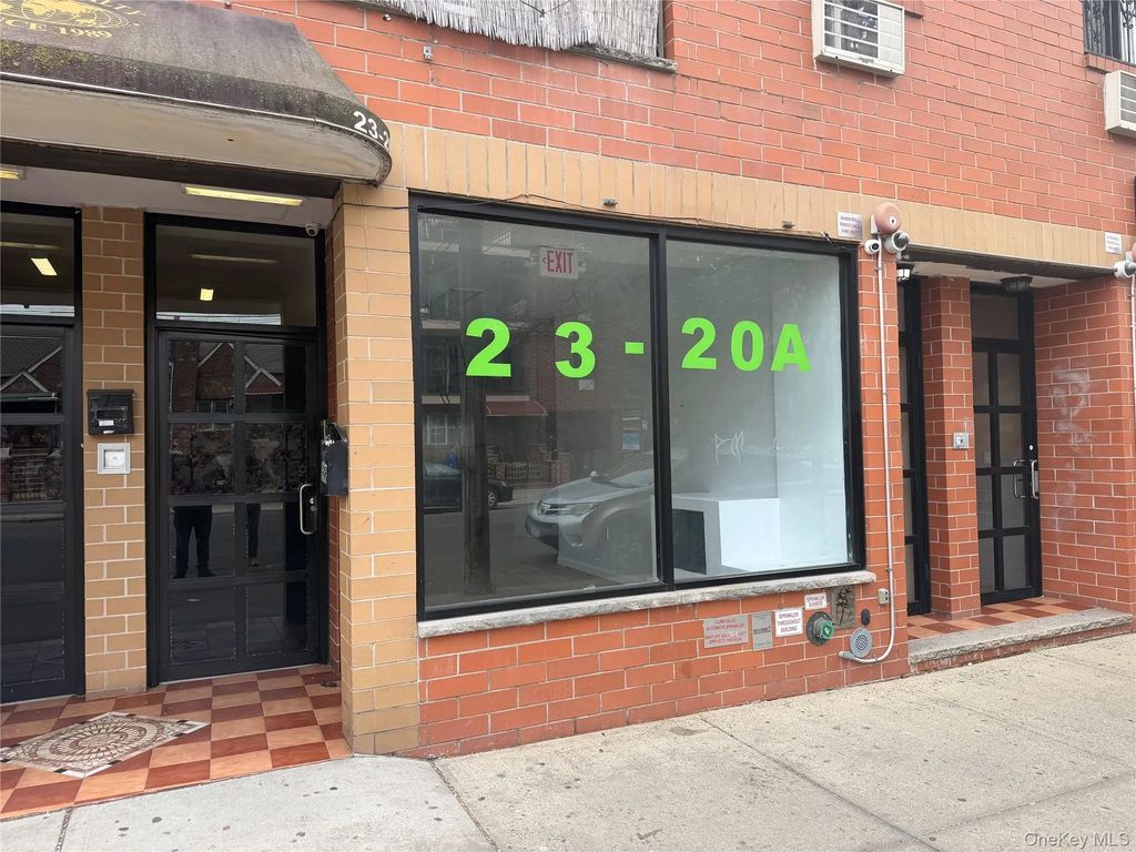 2320a Broadway, Astoria