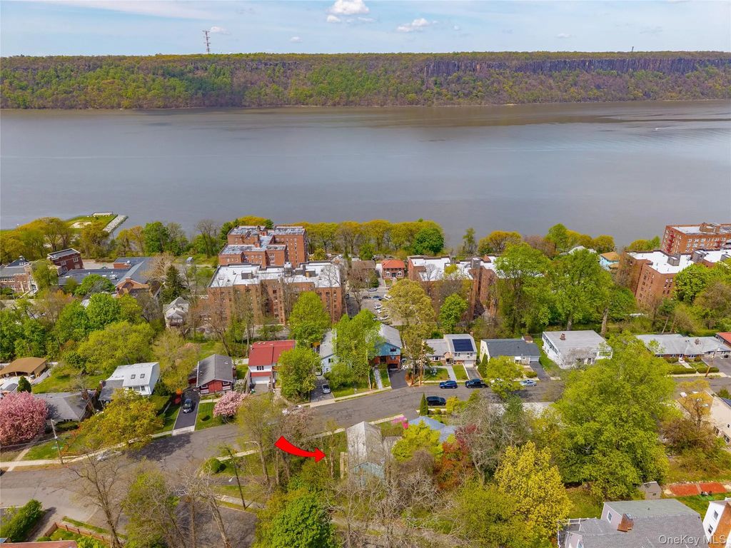 12 Arthur Place, Yonkers