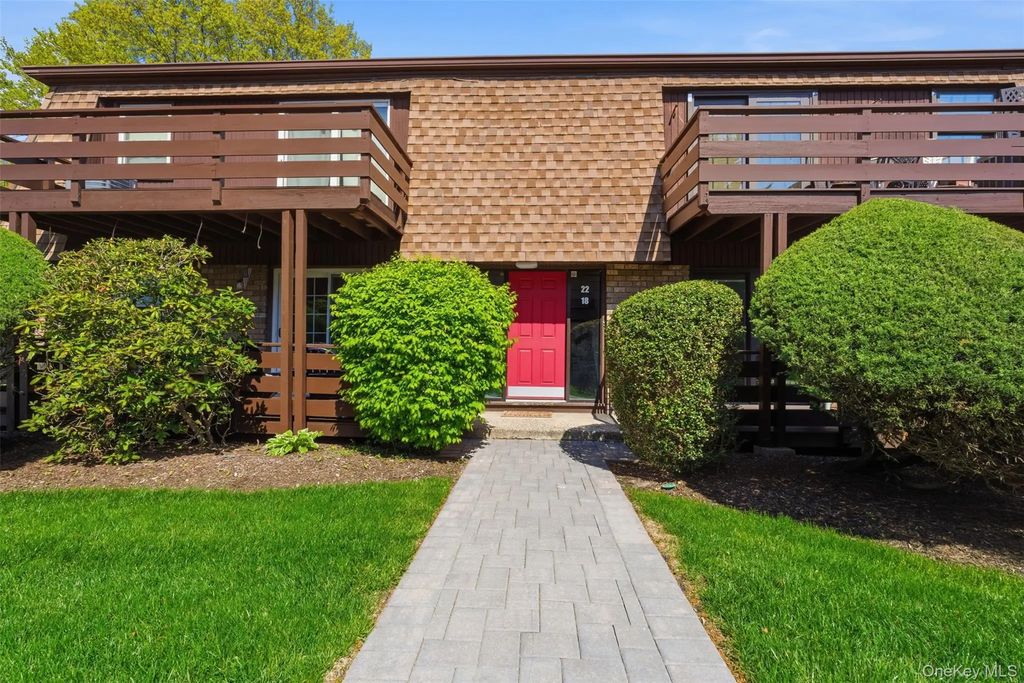 17 New Holland Village, Nanuet