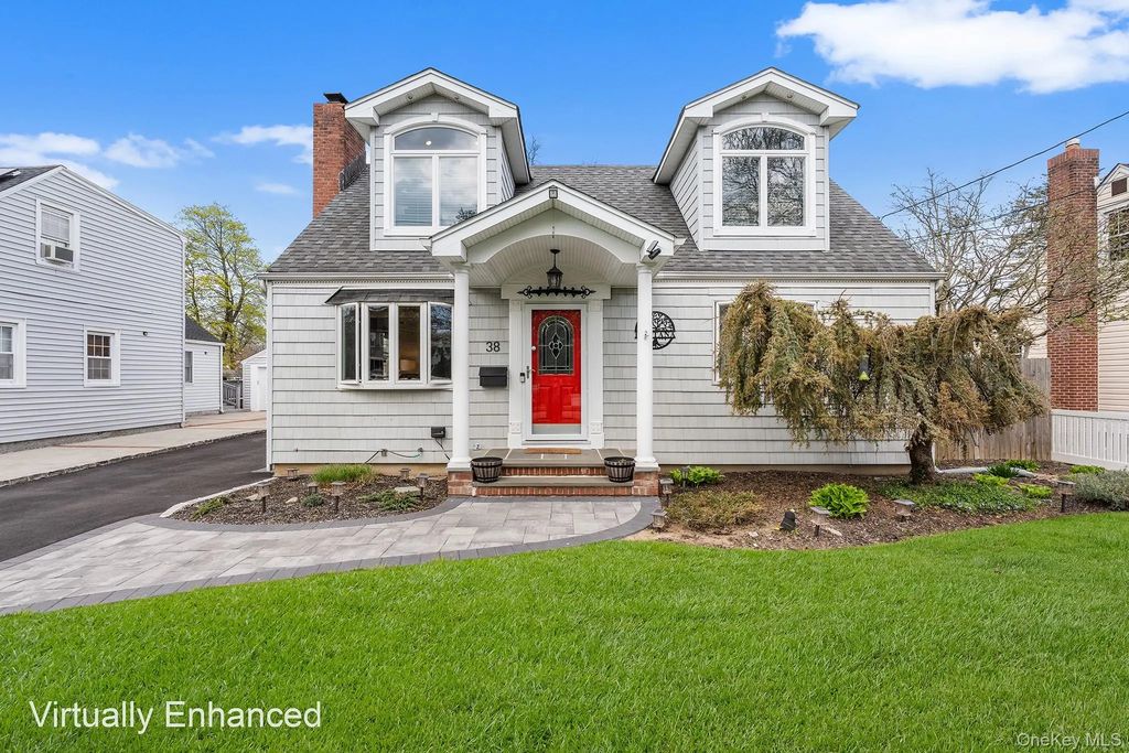 38 Bedell Place, Amityville