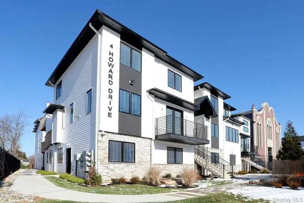 4 Howard Drive # 313, Spring Valley