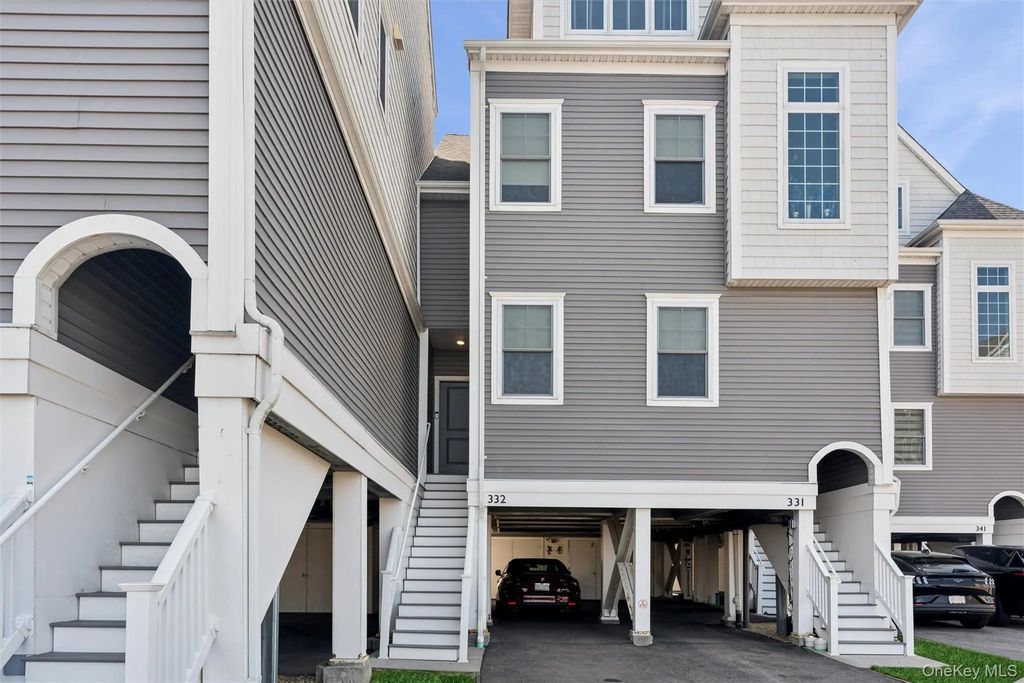 332 Marina Pointe Drive # 332, East Rockaway