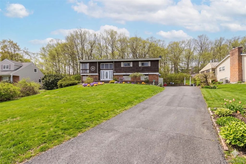 75 Tennyson Drive, Nanuet