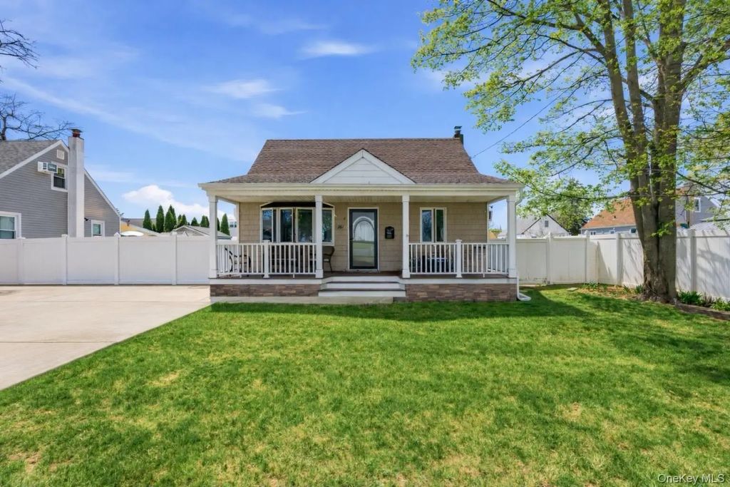 287 43rd Street, Lindenhurst