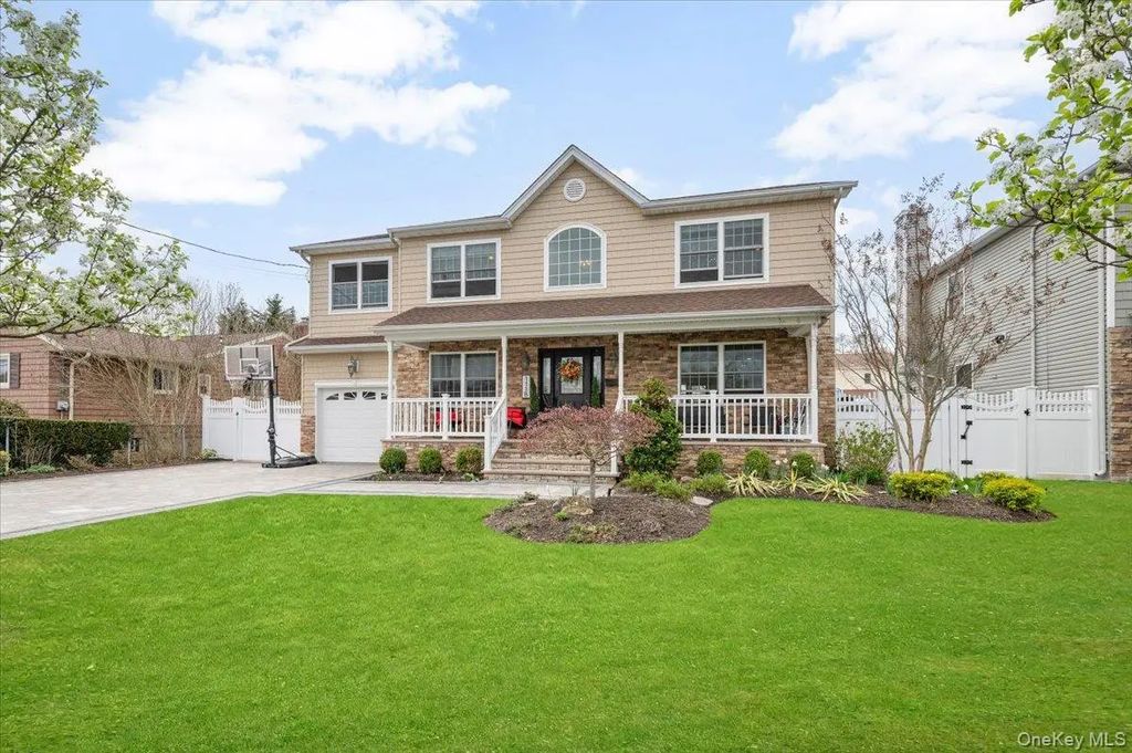 111 Charles Street # B, Massapequa