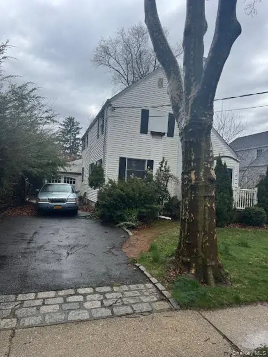 36 Salisbury Avenue, Garden City