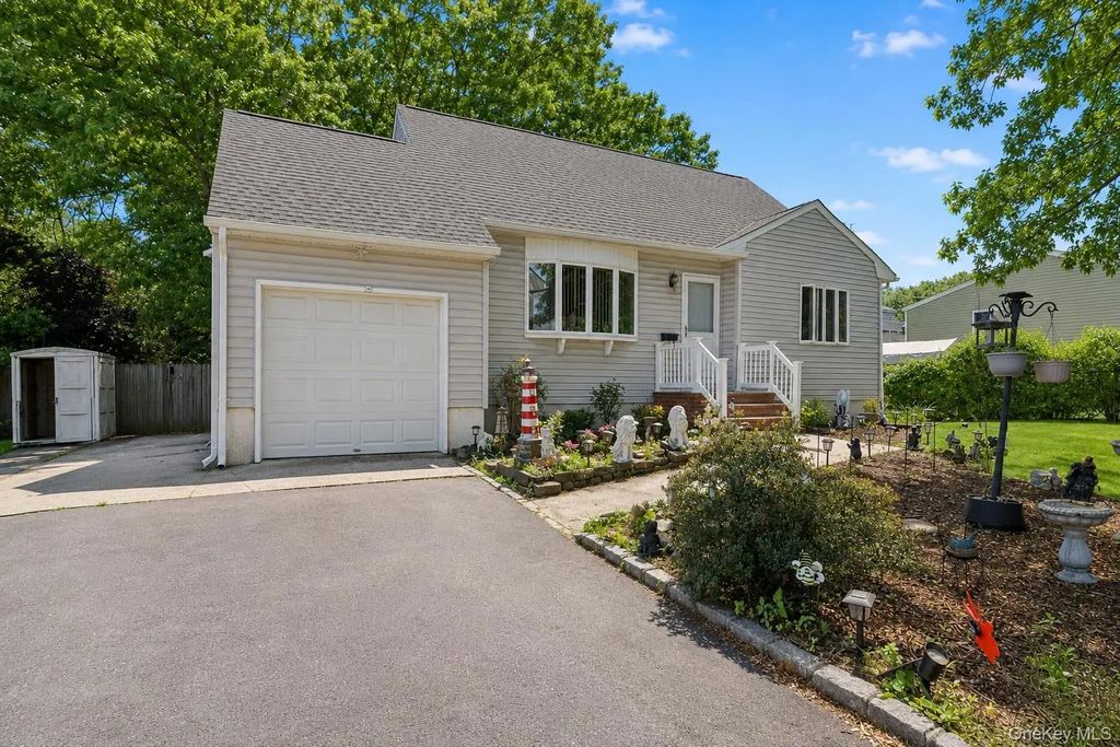 1241 Terry Road, Ronkonkoma
