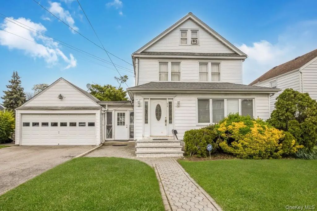 74 Holly Avenue, Hempstead