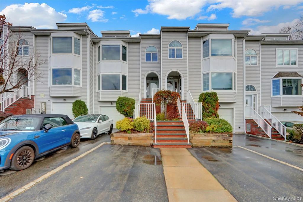 241-70 Oak Park Drive # 84b, Little Neck