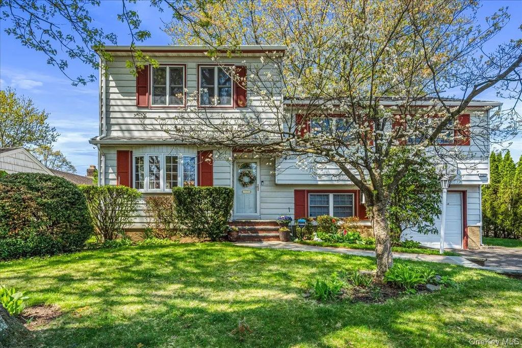 80 Russell Road, Garden City