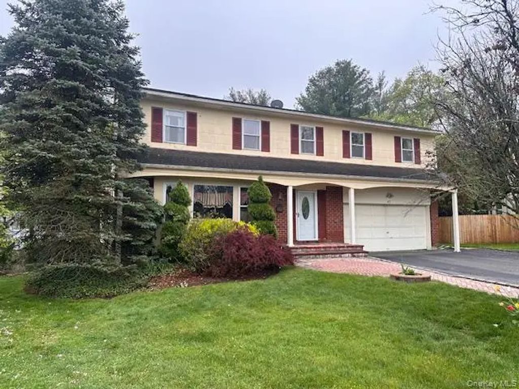47 Carriage Road, Roslyn