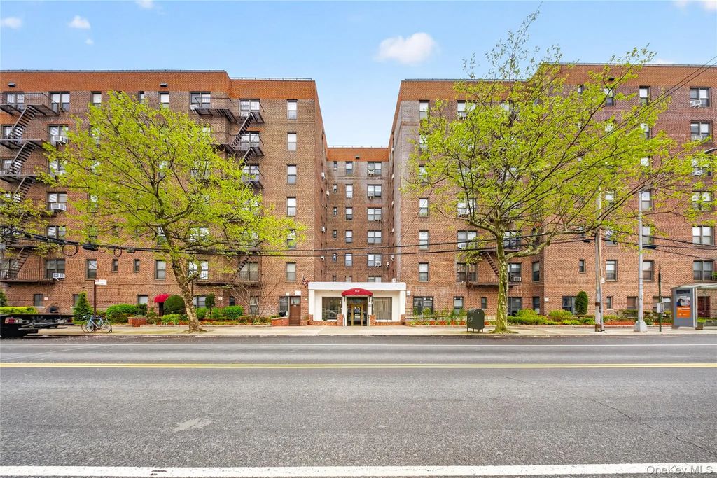 71-11 Yellowstone Boulevard # 4b, Forest Hills