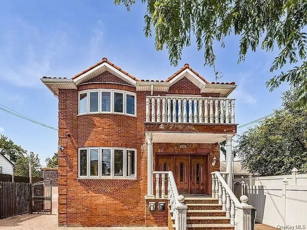 6-12 125th Street, College Point