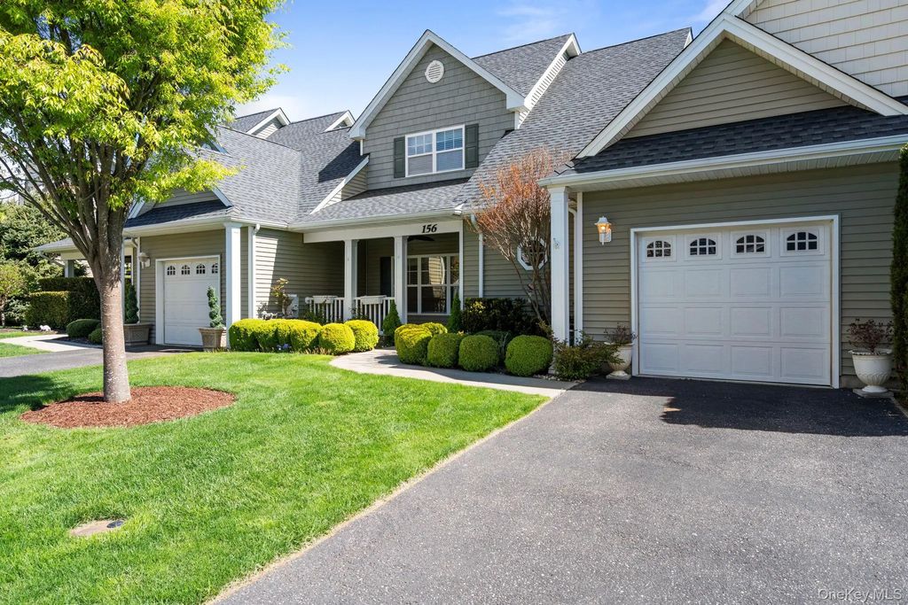 156 Stoneleigh Drive, Riverhead