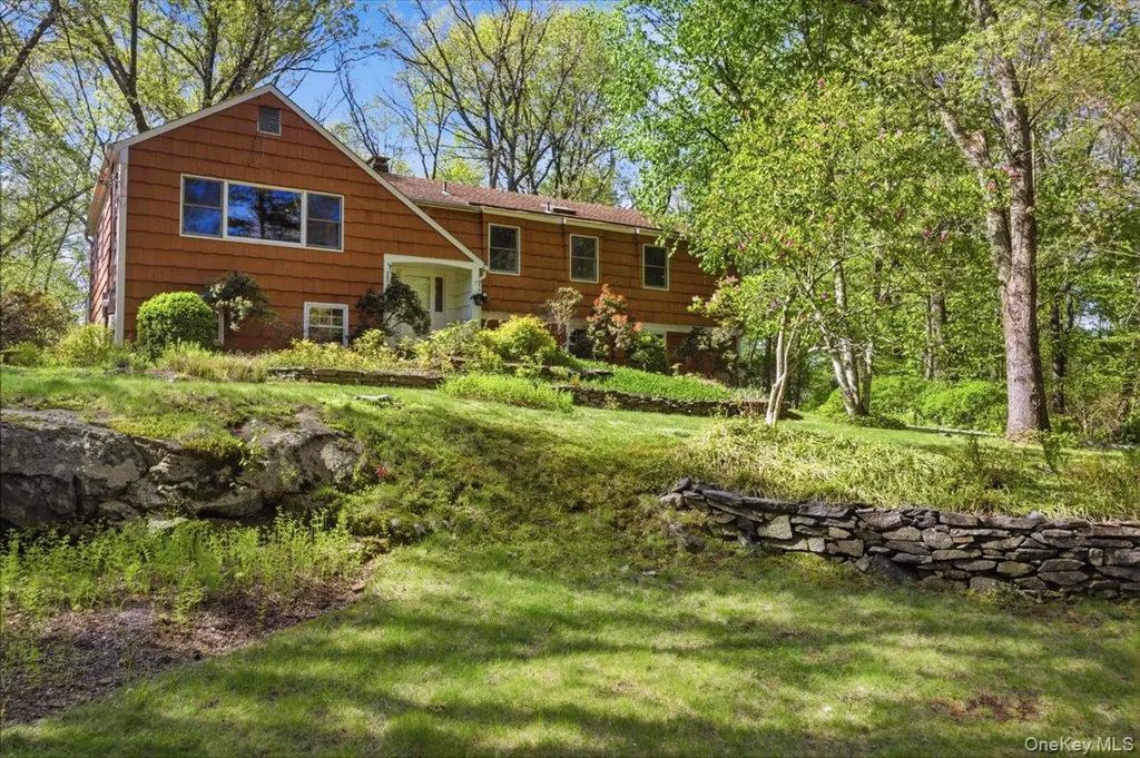 93 Brundage Ridge Road, Bedford