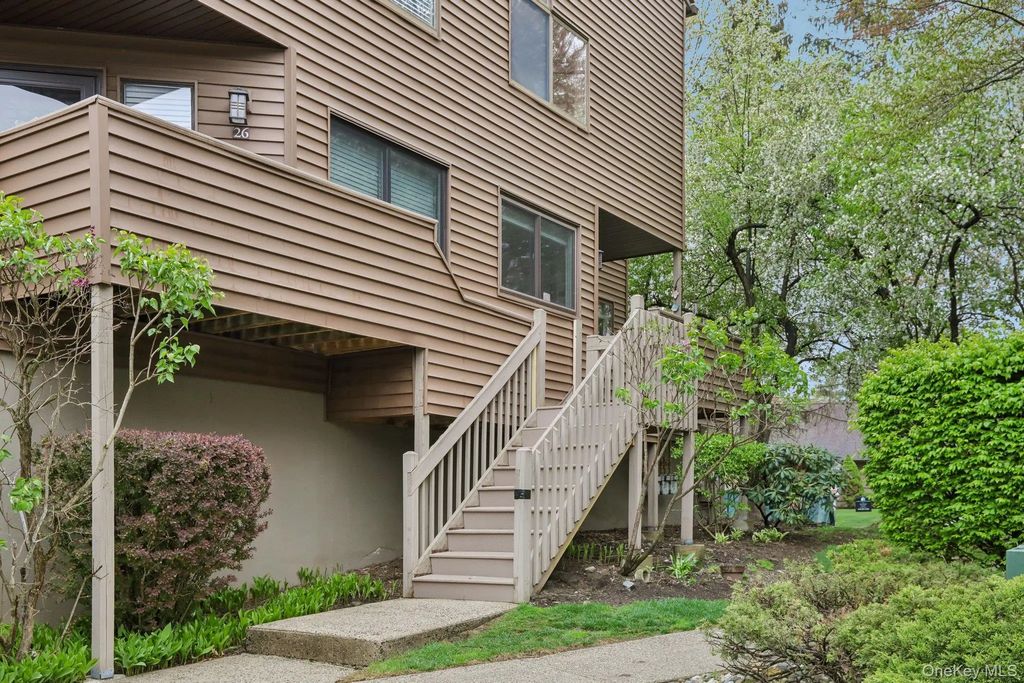 28 Tulip Court # 28 In Bldg #3, Nanuet