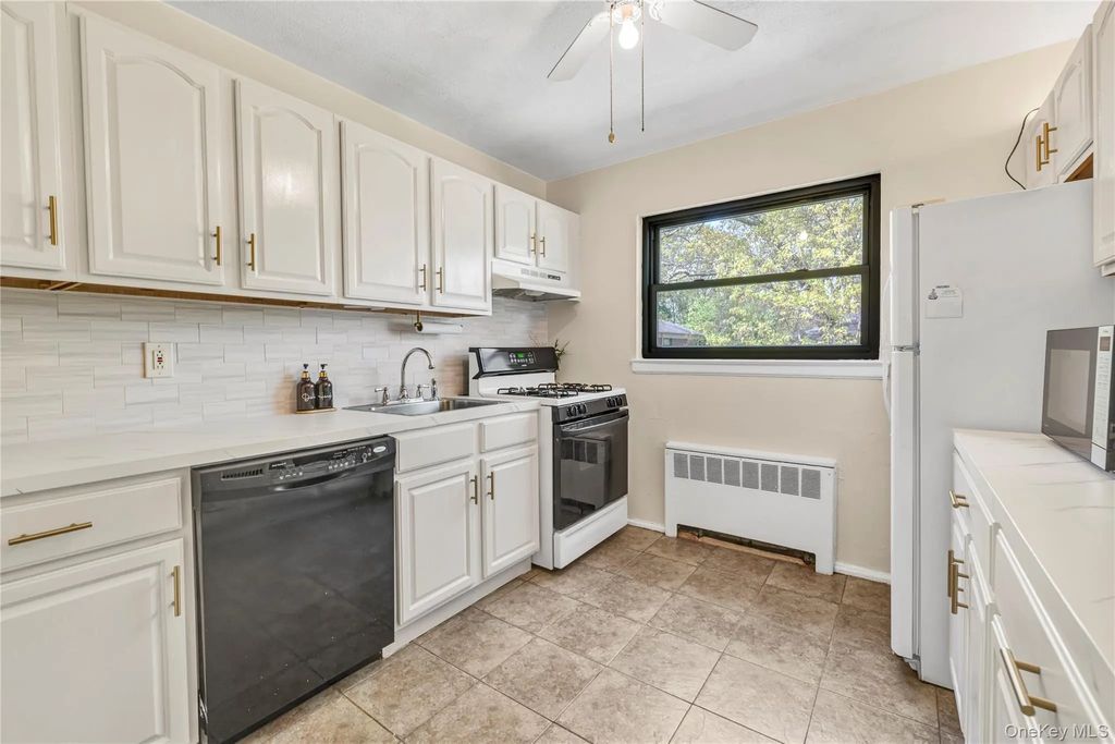 21974 75th Avenue # 224b2, Oakland Gardens