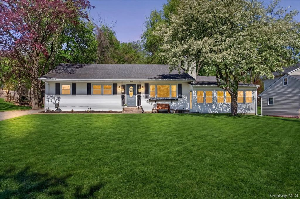 27 High Hill Avenue, Warwick
