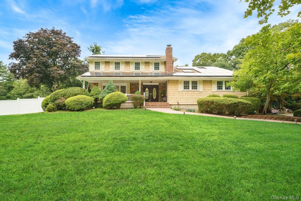 2 Village Drive W, Dix Hills