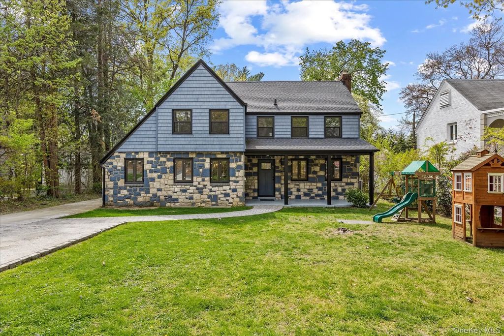 11 Brook Lane, Great Neck