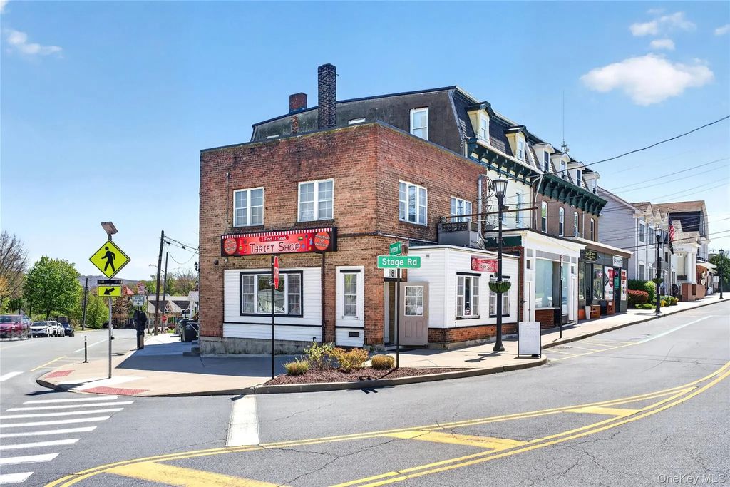 8 Stage Road, Monroe
