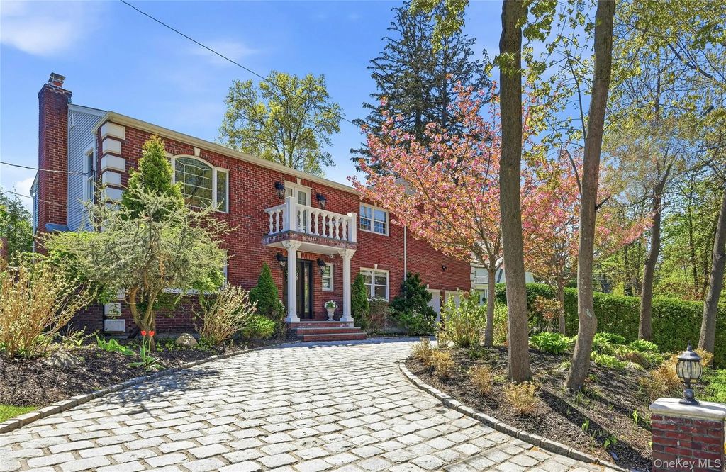 1 Kissam Lane, Glen Head