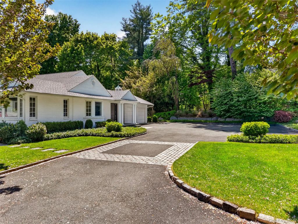 14 Ormond Park Road, Glen Head