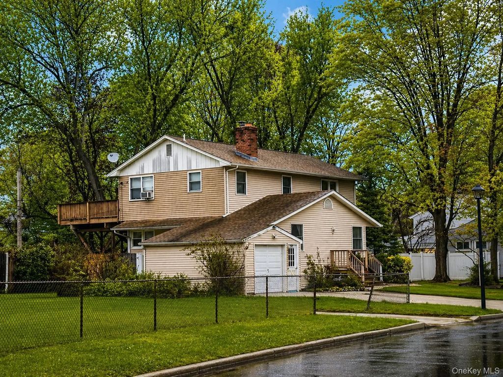 76 Jay Road, Centereach