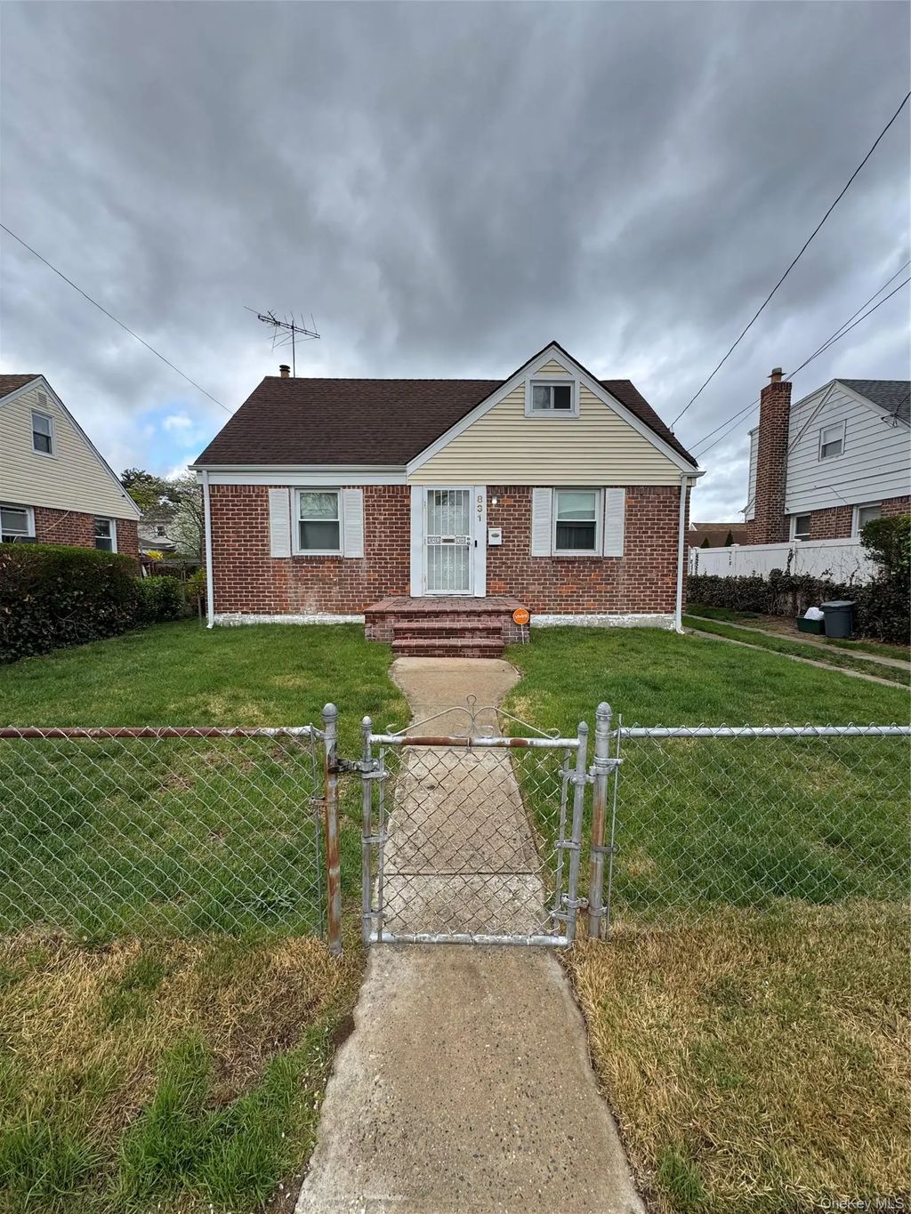 831 James Place, Uniondale