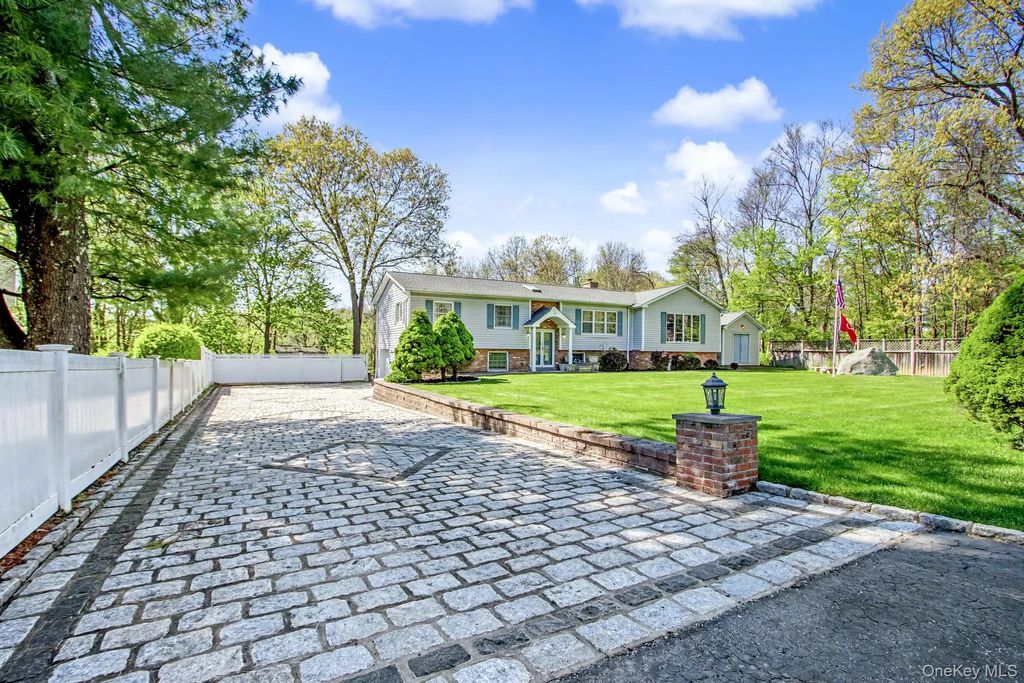 24 Richard Road, Mahopac